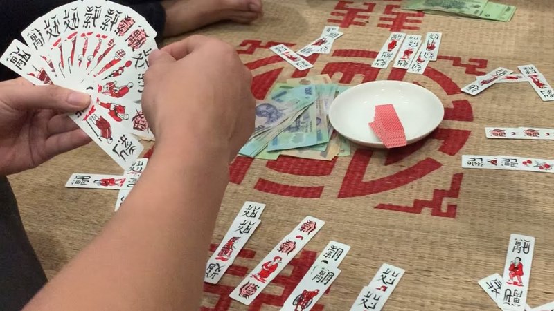 Bài chắn là gì? Có mẹo chơi nào bách chiến bách thắng không? 8 Học cách đọc tâm lý đối thủ